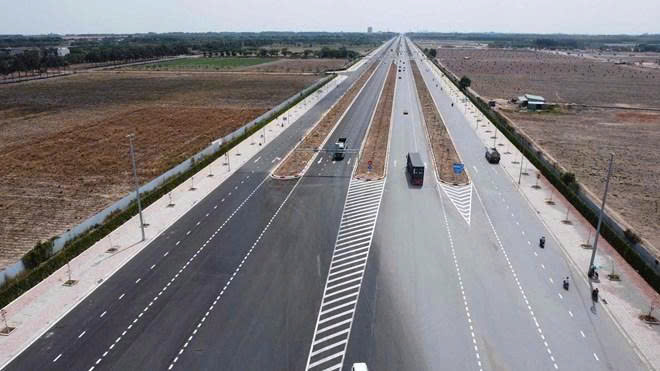 Duong-Ton-Duc- Thang-25B-voi- 10-lan-xe.jpg