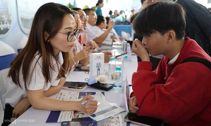 nhan-su-san-ba y-long-thanh-t ai-fiato-airpo rt-city-2.jpg
